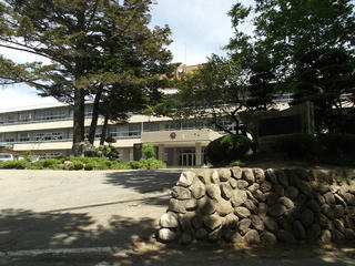 130518_1005_伊那街道・山寺から伊那部宿へ（伊那市・伊那小学校）