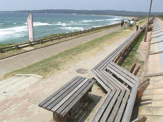 130817_1206_世界一長いベンチ（石川県羽咋郡志賀町）