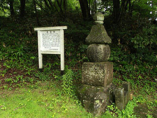 130713_1104_倶利伽羅峠・倶利伽羅古戦場跡 平為盛塚（富山県小矢部市）