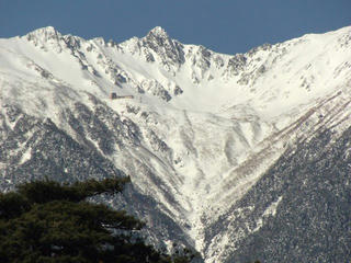 140116_1142_馬見塚公園から望む千畳敷と宝剣岳（駒ヶ根市）