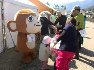 140412_0903_松代のゆるきゃら「六モンキー」（長野市松代町）