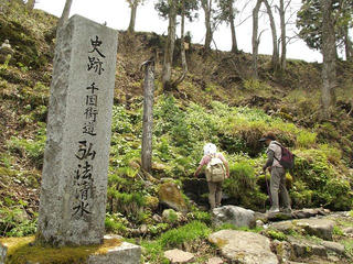 140503_1201_第３５回信州千国街道 塩の道まつり・弘法の清水（小谷村）