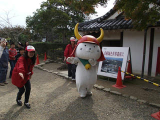 111103_1044_2_国宝彦根城・ひこにゃん（滋賀県彦根市）