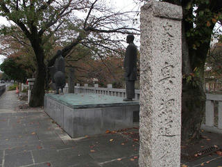 111103_1453_「奥の細道・むすびの地」船町港跡と住吉燈台（岐阜県大垣市）