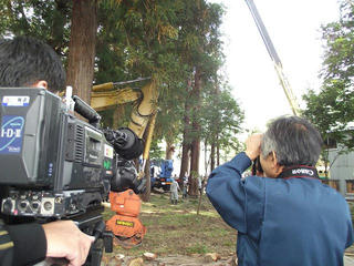 140923_0943_善光寺御開帳・回向柱伐採（長野市松代町）