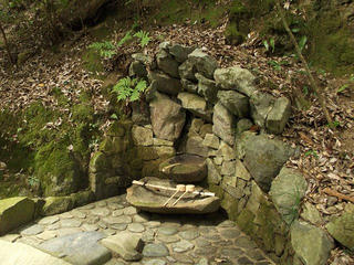 130914_1052_総本山鞍馬寺・義経公息次ぎの水（京都市左京区）