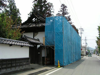 050619_1208_焼失した松代藩家老・矢沢家の表門（長野市松代町）