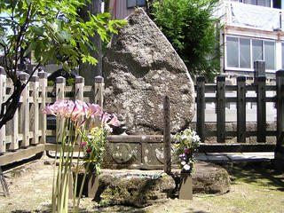 100817_1133_貞松院にある松平忠輝の墓（諏訪市）