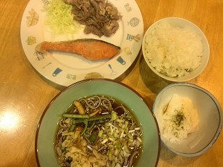 150317_2041_仮住まいの晩ごはん