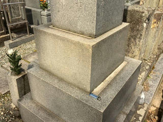 150322_1139_地震でズレたと思われる我が家のお墓（長野市）