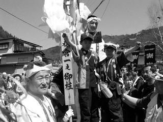 040411_1339_平成１６年度御柱祭・萩倉集落（下諏訪町）