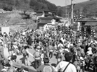 040411_1334_平成１６年度御柱祭・萩倉集落（下諏訪町）