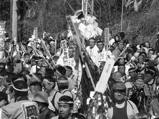 040411_1435_平成１６年度御柱祭・春宮四の柱の曳行（下諏訪町）