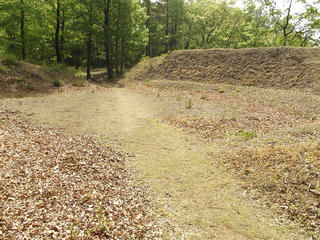 150429_0947_新府城跡・搦手桝形虎口（山梨県韮崎市）