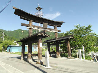 150530_0730_武田八幡神社・二の鳥居（山梨県韮崎市）