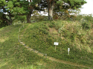 151012_1444_桑原城址・二の丸跡から本丸跡を望む（諏訪市）