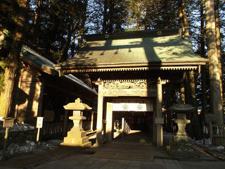 160211_0729_諏訪大社上社本宮・入口御門（諏訪市）