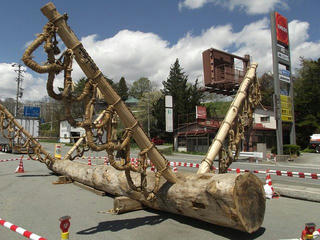 160429_1250_練習用の御柱（富士見町）