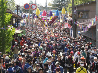 160504_0838_諏訪大社上社御柱祭「里曳き」（わかされ～若宮前）