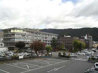 161029_1103_諏訪市役所の屋上にある稲荷神社（諏訪市）