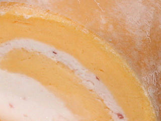 180302_0000_夏秋イチゴ使用「濃厚いちご金芽ロール」（長野市）