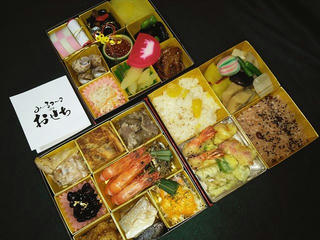 201231_1855_みーるマ～マの「三段重おせち」（長野市）