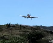 トンコンティン国際空港への着陸