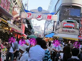 平日でもお客さんいっぱい!