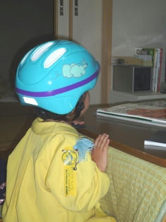 ヘルメット保育園児