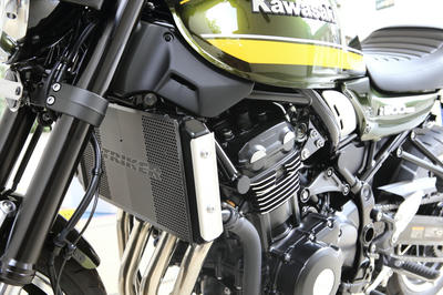 Z900RSにストライカーのラジエターコアガード装着
