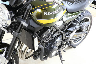 Z900RSにストライカーのラジエターコアガード装着