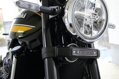 Z900RSのPMCステムエンブレム装着