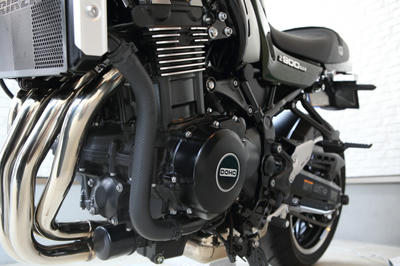 Z900RSのゼネレーターカバーとパルサーカバーに純正DOHCマーク装着