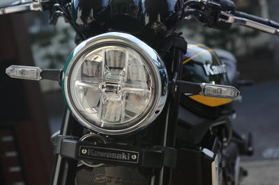 Z900RSにシックデザインのロードコメットのビキニカウルを装着