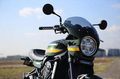 Z900RSにシックデザインのロードコメットのビキニカウルを装着