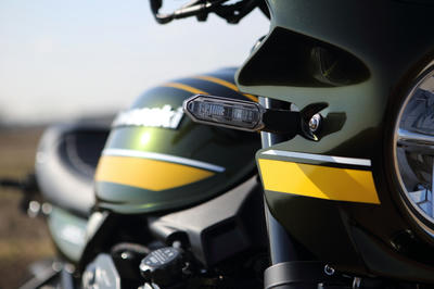 Z900RSにシックデザインのロードコメットのビキニカウルを装着
