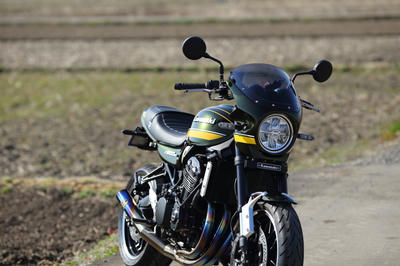 Z900RSにシックデザインのロードコメットのビキニカウルを装着