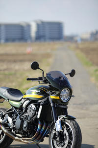 Z900RSにシックデザインのロードコメットのビキニカウルを装着
