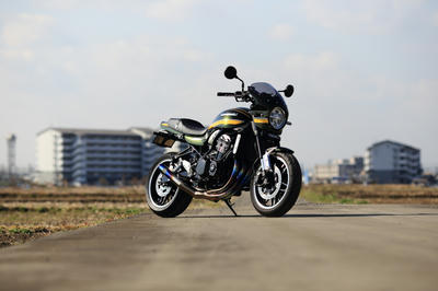 Z900RSにシックデザインのロードコメットのビキニカウルを装着