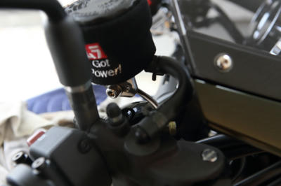 Z900RSにシックデザインのロードコメットのビキニカウルを装着