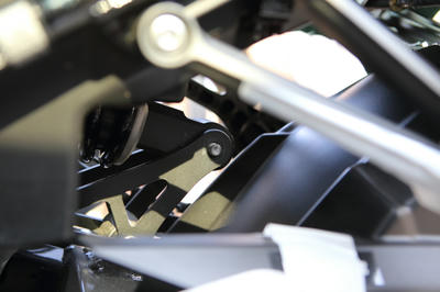 Z900RSのリアサスペンションをオーリンズに交換