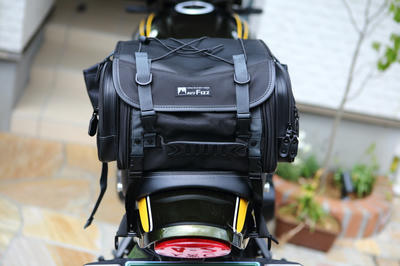 Z900RSにタナックスのミニフィールドシートバッグを装着