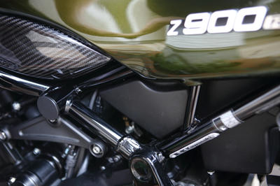 Z900RSのABSユニットカバーにカーボンシートを貼る