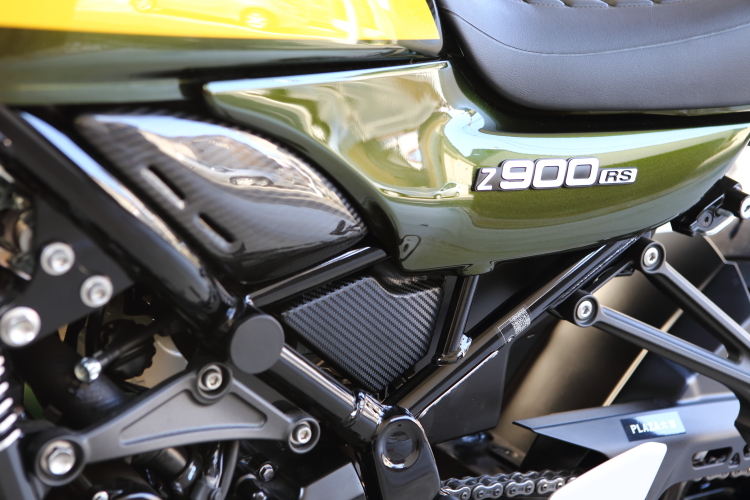 ABSユニットカバーにカーボンシート貼り｜NORICCHIのバイクカスタム