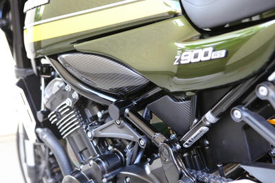 Z900RSのABSユニットカバーにカーボンシートを貼る
