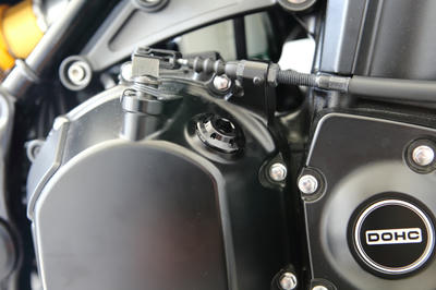 Z900RSにカワサキ純正アクセサリーのオイルフィラーキャップに交換