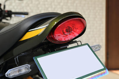 Z900RSにポッシュのZ900RS用ルミナスLEDテールランプユニットを装着