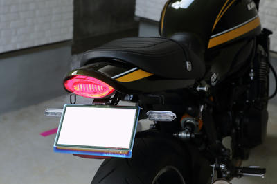 Z900RSにポッシュのZ900RS用ルミナスLEDテールランプユニットを装着