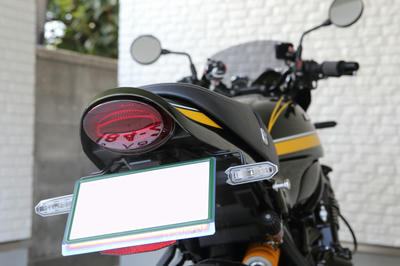 Z900RSにポッシュのZ900RS用ルミナスLEDテールランプユニットを装着