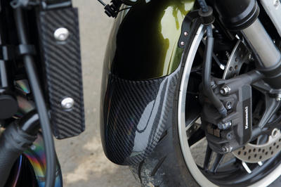 Z900RSにフロントフェンダーのエクステンダーを装着